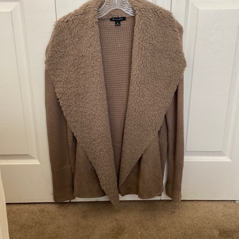 Multi-fabric sweater.Perfect for fall.StylishNeutral taupe.Two side pockets